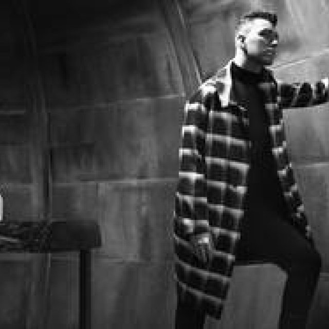 バレンシアガの最新メンズキャンペーンにサム・スミス登場｜BALENCIAGA