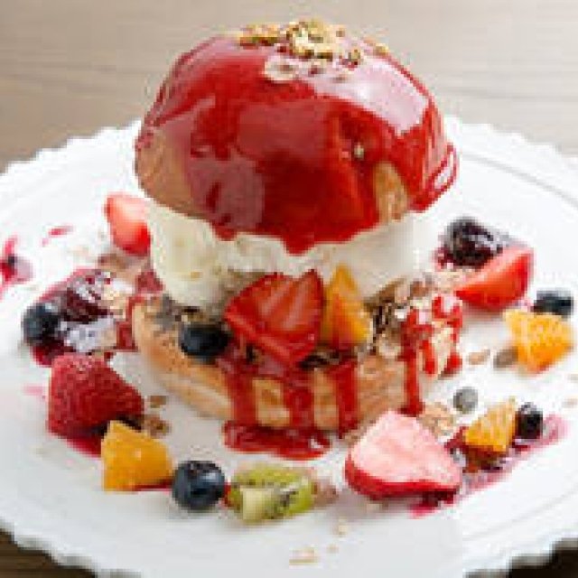 新感覚！　見た目も楽しいアイスクリームバーガー登場｜Glorious Chain Café