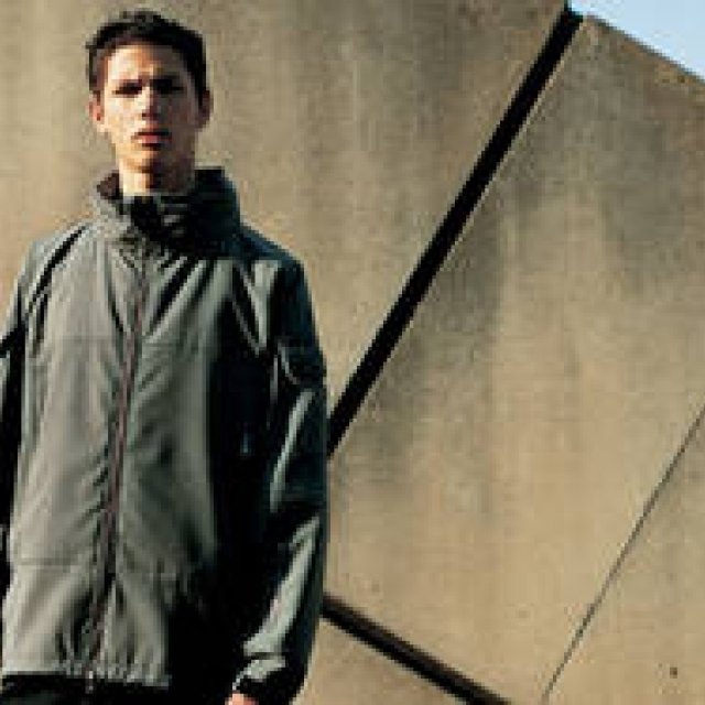 計算されたフォルムが新鮮な着こなしを生む｜SOPHNET.