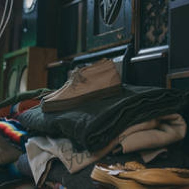 別珍素材を採用したバルカナイズ製法のスニーカー｜SOLS 