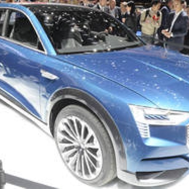 アウディが電気自動車のSUVコンセプトを公開｜Audi