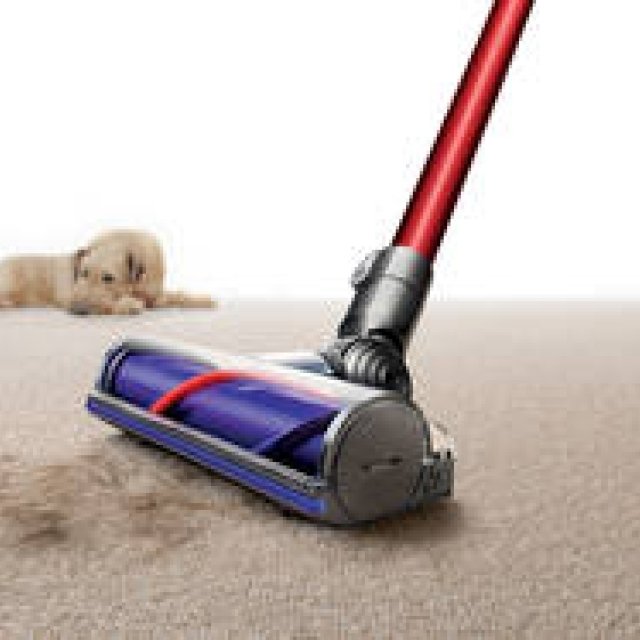 ペットの抜け毛に立ち向かう、ブラシパワーがアップした最新コードレス掃除機｜Dyson