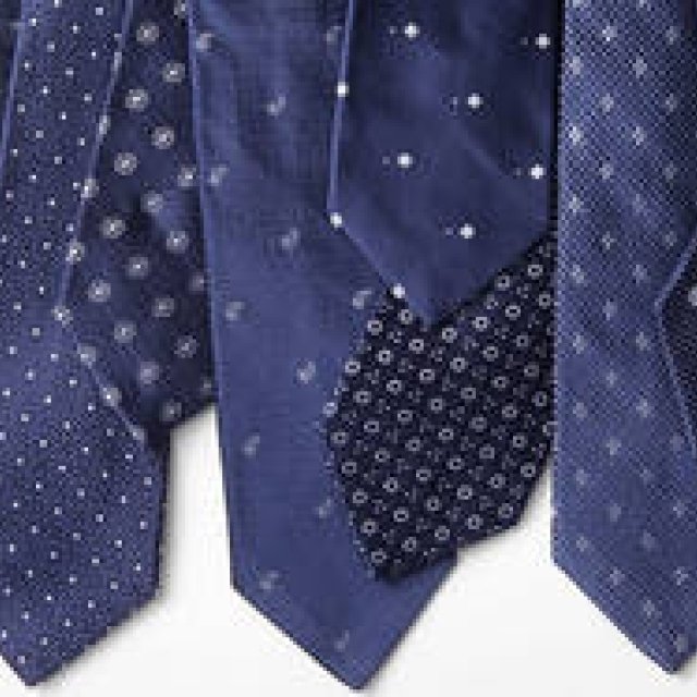 ビジネススタイルをネイビー×白の小紋タイでドレスアップ｜FAIRFAX