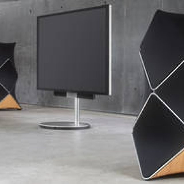 スピーカーの常識を覆す。ブランド創立90周年を祝うモデル｜Bang & Olufsen