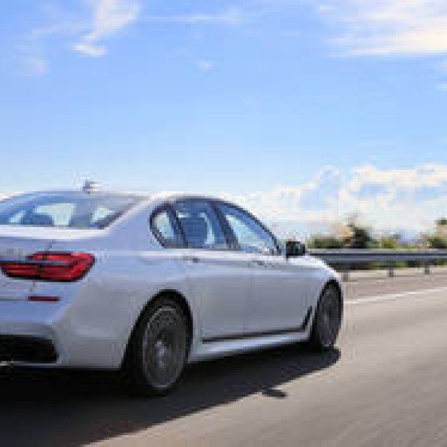 日本に上陸したBMWの最新フラッグシップ、7シリーズに試乗｜BMW