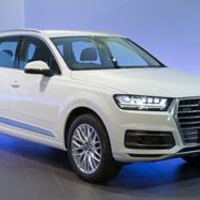 アウディの最上級SUV「Q7」が3月下旬から発売開始｜Audi