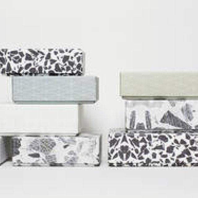 オリジナルのグラフィックが包みこむ、ユーテンンシルボックス｜HOW TO WRAP_