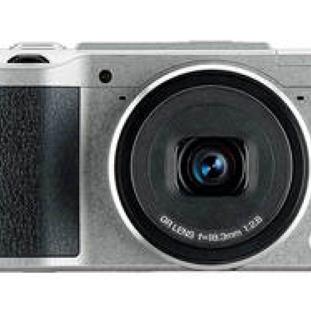 「GR II」がシルバーカラーのレザートーン塗装に｜RICOH IMAGING