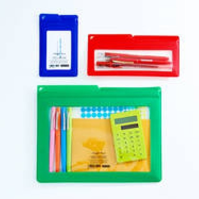 透明窓から中身を確認できる。極薄のポーチシリーズ「エアタイトポーチ」｜HIGHTIDE