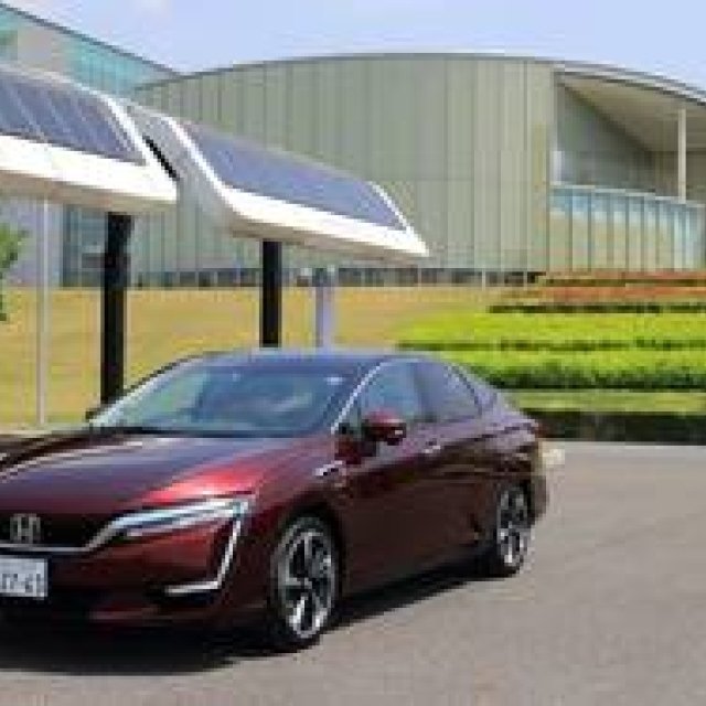 ホンダの5人乗りFCV、クラリティ フューエル セルに試乗｜Honda