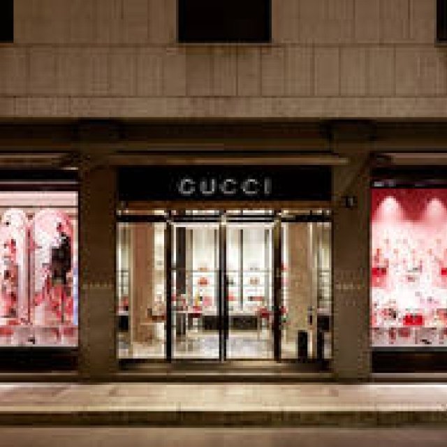 アレッサンドロ・ミケーレによるウィンドウ デザイン｜GUCCI