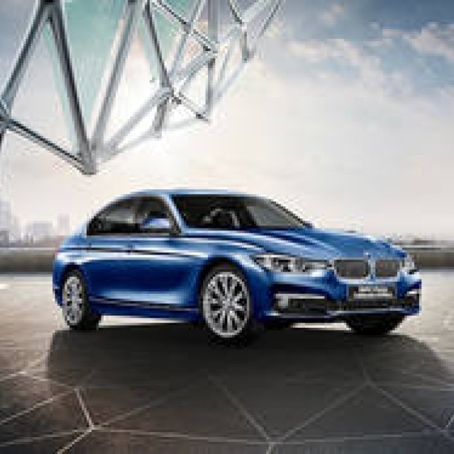 BMWのエンブレムを象徴するカラーを施した3シリーズPHEVの特別限定車｜BMW