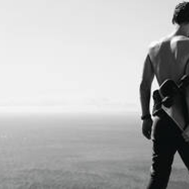 ジェイコブ サットンの描くシャネルの「アリュール オム スポーツ」｜CHANEL