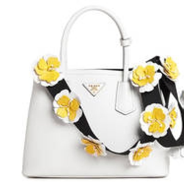 プラダから明るく華やかなフラワーモチーフのバッグストラップが発売！｜PRADA