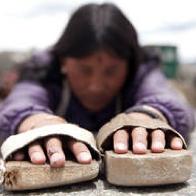 チベットの壮大な巡礼旅を描くロードムービー『ラサへの歩き方〜祈りの2400km』｜MOVIE