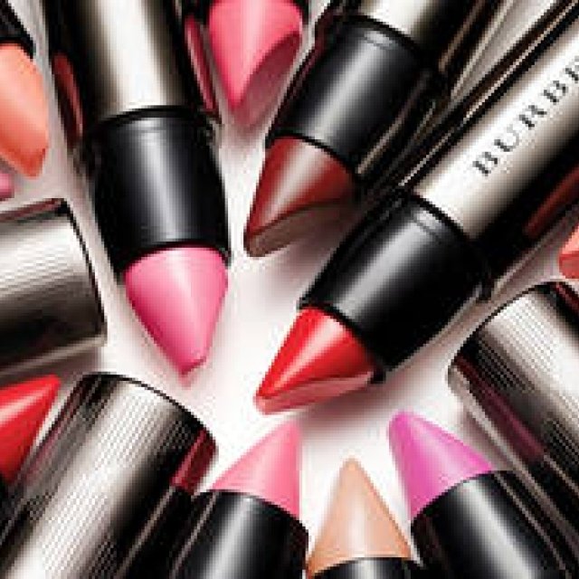 スティックタイプの新感覚リップ「バーバリー フルキス」発売！｜BURBERRY