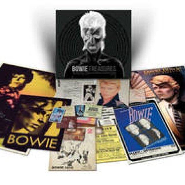 デヴィッド・ボウイの華々しいキャリアを振り返る「ボウイ・トレジャーズ」が限定発売｜BOOK