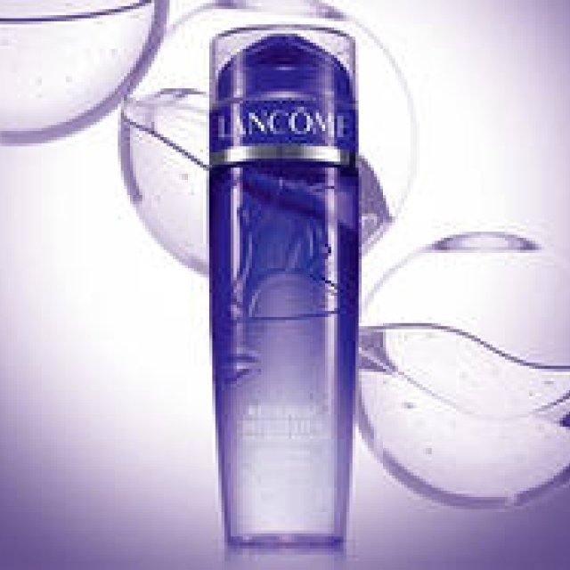 ランコムから世界初のテクノロジーを導入したローション誕生｜LANCÔME