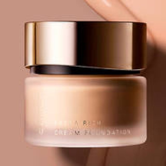 時間すら艶めきに変える肌。スック史上最高にリッチなファンデーション｜SUQQU