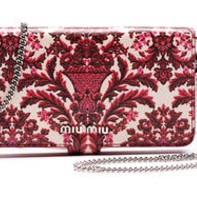 ミュウミュウ、ポップアップショップにてチェーン付iPhoneケースを先行販売｜MIU MIU