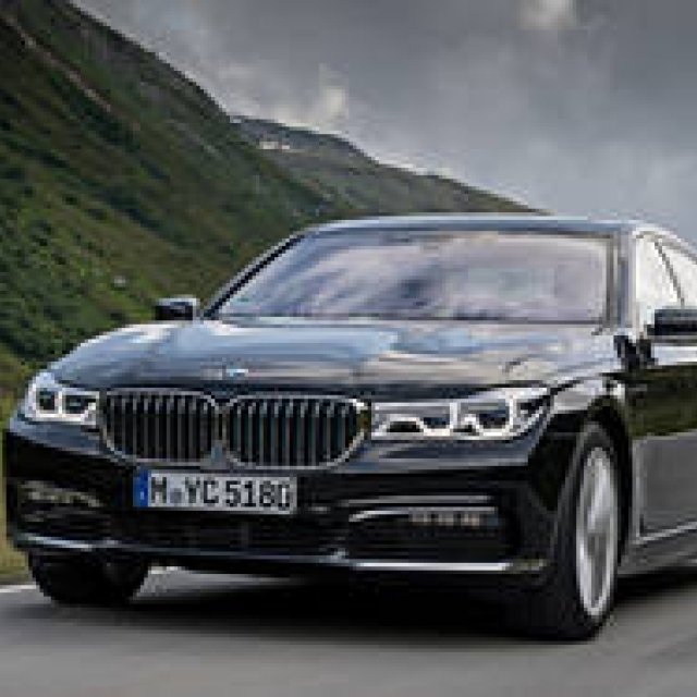 7シリーズのPHV「740e iPerformance」に試乗｜BMW