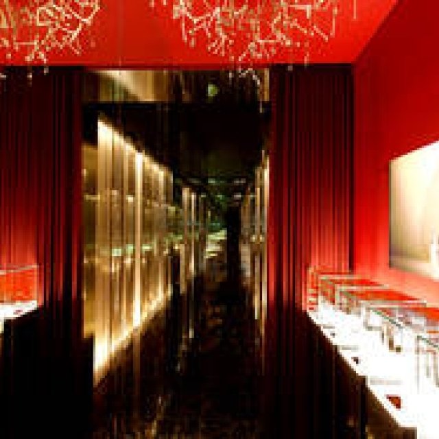 エスケーツーの最高級ラインが試せる、世界唯一のストアが銀座に期間限定オープン｜SK-II