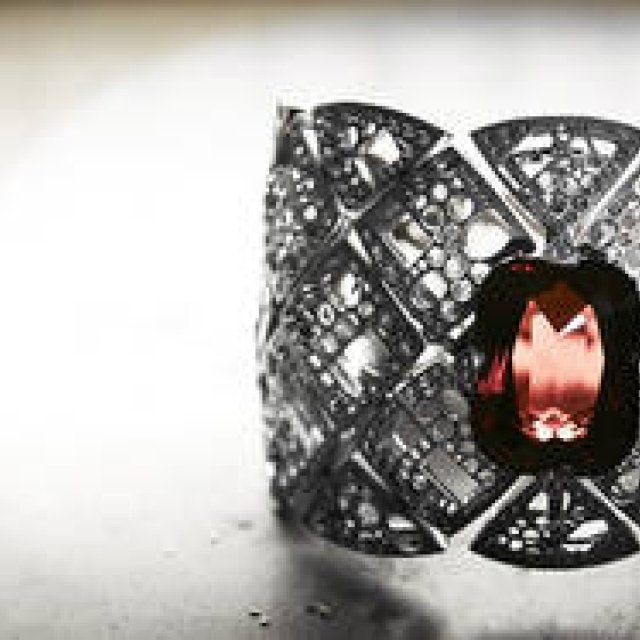 「レ ゼテルネル ドゥ シャネル」がGPHGのジュエリーウォッチ部門グランプリを獲得｜CHANEL