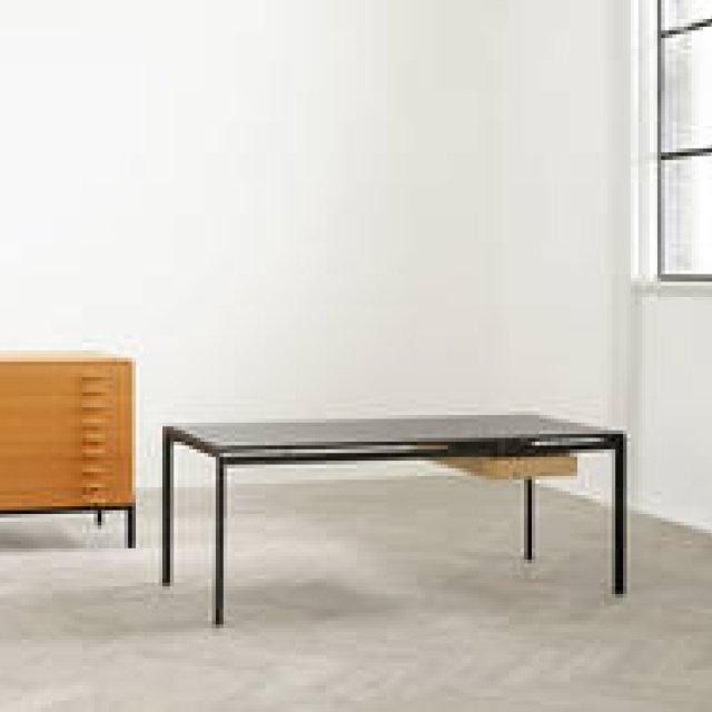 ポール・ケアホルム、初期の名作デスクが復刻｜CARL HANSEN & SØN