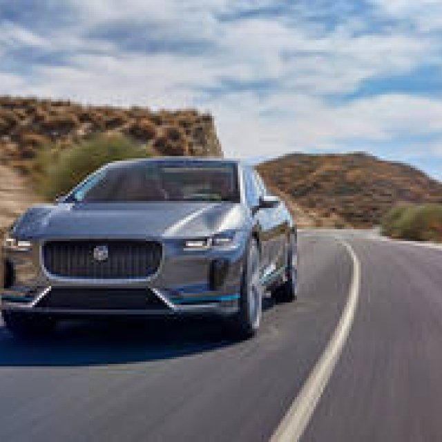 ジャガー初のEV「Iペース」がワールドプレミア｜Jaguar