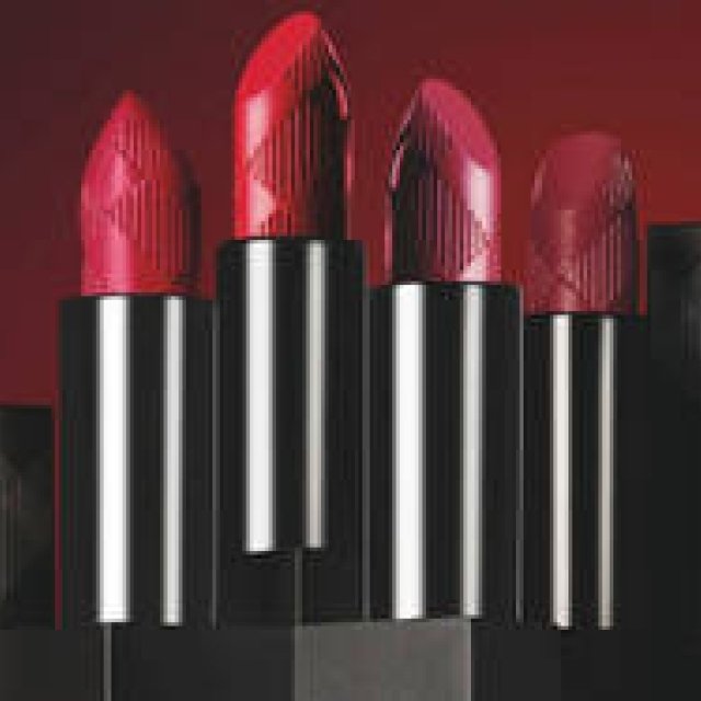 バーバリー ビューティからエフォートレスな新色が登場｜BURBERRY