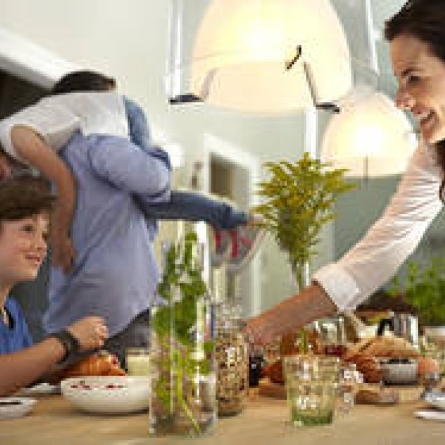 生活のリズムを光で演出。“白”に特化したLED照明｜Philips Lighting