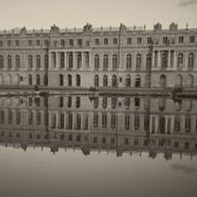 シャネル・ネクサス・ホールでカール・ラガーフェルド写真展が開催｜ART