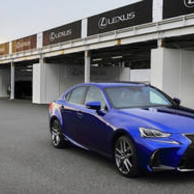 マイナーチェンジを受けた新型レクサス ISに試乗｜LEXUS