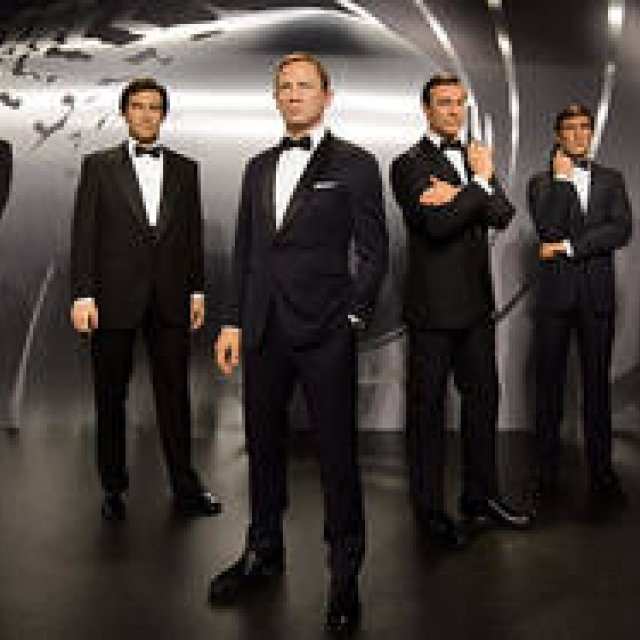 「007」歴代ジェームズ・ボンドの等身大フィギュアが店頭に登場｜BARNEYS NEW YORK