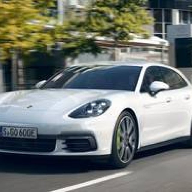 パナメーラのシューティングブレークモデル「スポーツ ツーリズモ」発表｜Porsche