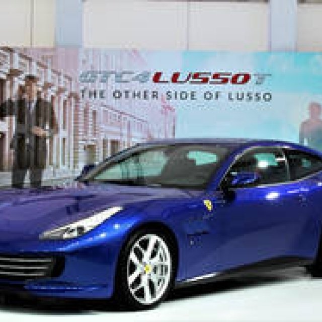 V8ターボにFR採用の「GTC4ルッソT」日本上陸｜Ferrari