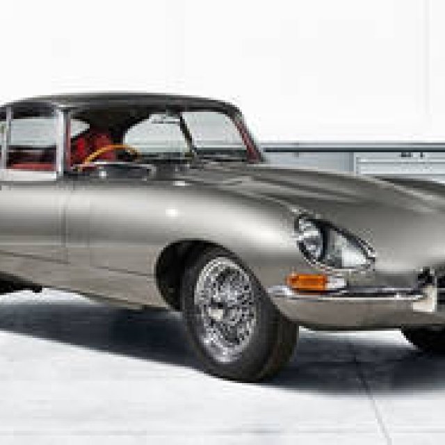 初代ジャガー「Eタイプ」が半世紀の時を越え完全レストア｜Jaguar