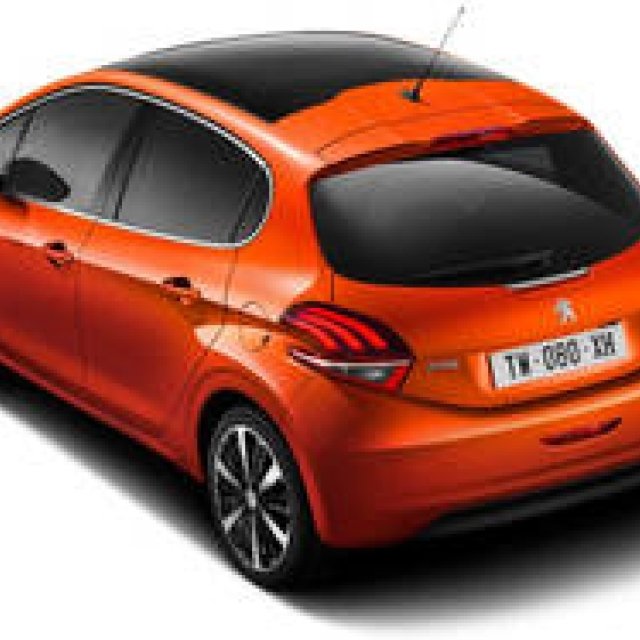 ガラスルーフなどを盛り込んだ208の特別仕様車を発売｜Peugeot