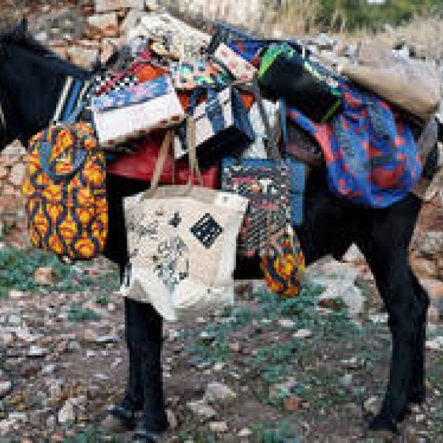 アフリカバッグを紹介するポップアップイベント｜Vivienne Westwood