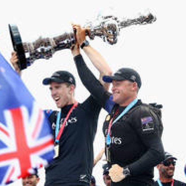 オメガが支援するチーム・ニュージーランドが第35回アメリカズカップを奪取｜OMEGA