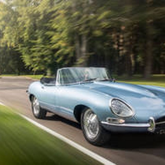 EVとして生まれ変わった往年の名車Eタイプ｜Jaguar