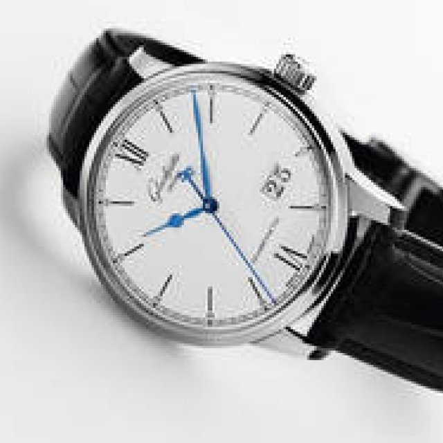 セネタ・エクセレンスに「パノラマデイト」「ムーンフェイズ」が登場｜GLASHÜTTE ORIGINAL