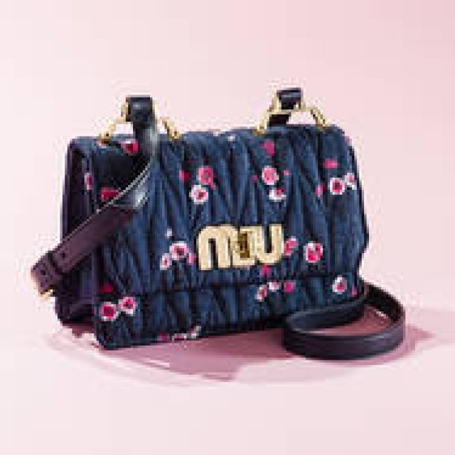 フラワープリント×デニムのポップアップストア｜MIU MIU