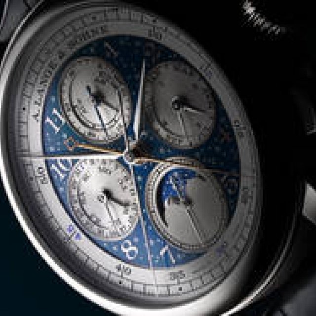 1周年を迎えた六本木店でしか手に入らないスニーカーと腕時計｜BARNEYS NEW YORK