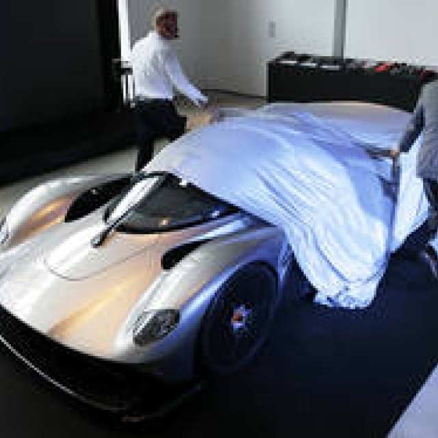 アストンマーティン ヴァルキリーのディテールを公開｜Aston Martin