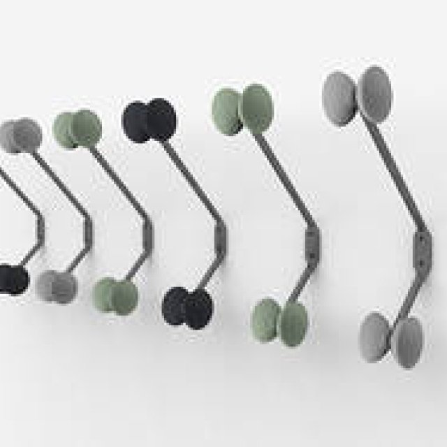 クラフトの痕跡と不完全さ。人気デザイナー兄弟による美しいコートハンガー｜MAGIS