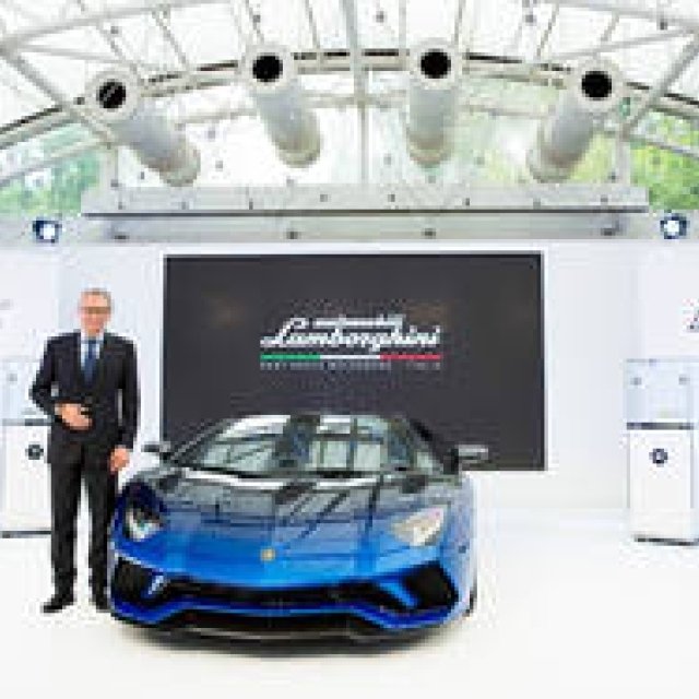 ランボルギーニ日本導入50周年、CEOの語る新しい未来｜Lamborghini