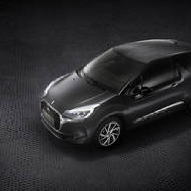 ルーフにリアルなレザーステッカーを施したDS3の限定車｜DS