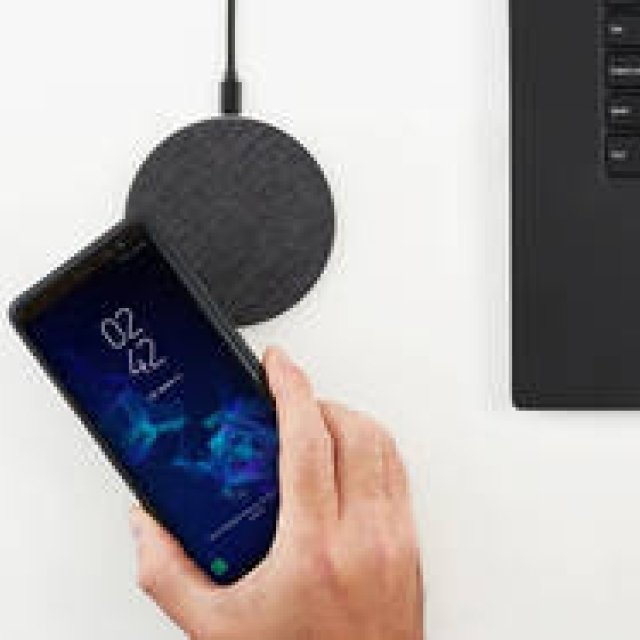 無接点充電（Qi）対応。極薄ワイヤレスチャージャー「Owen」｜Bluelounge