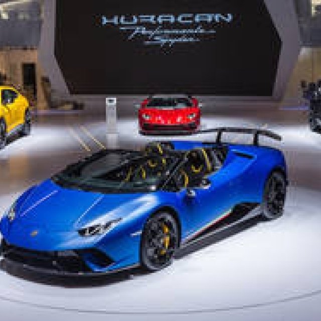 ウラカンの最高峰コンバーチブル「ペルフォルマンテ スパイダー」登場｜Lamborghini